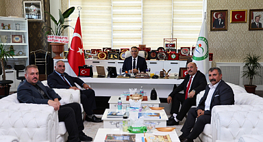 IĞDIR’DA ÜNİVERSİTE-ESNAF İŞ BİRLİĞİ İÇİN KRİTİK TEMAS